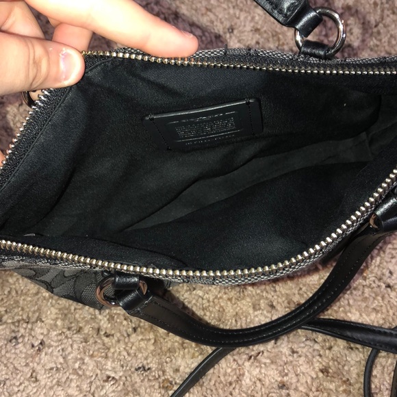 Small Coach purse - Picture 3 of 3